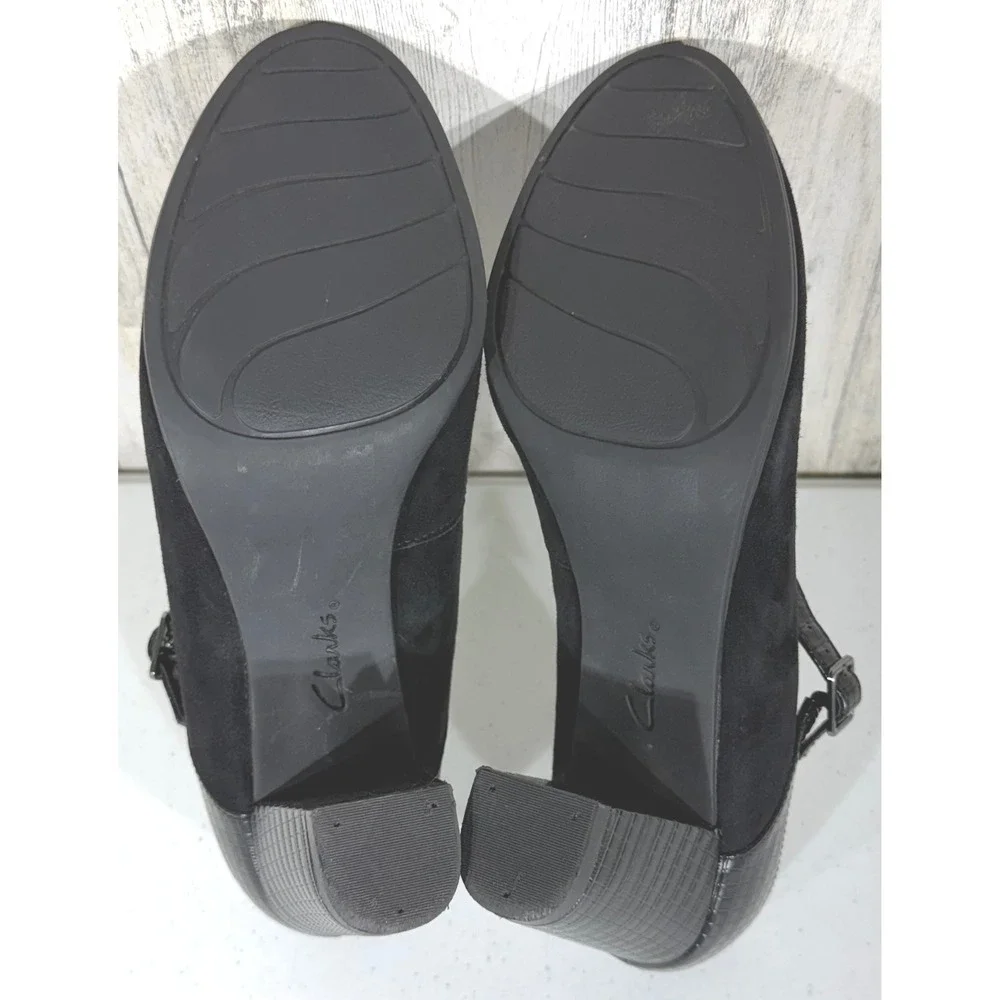 Clarks Mary Jane Pumps 8.5 Black Suede Croc Embossed Block Heel Dark Academia